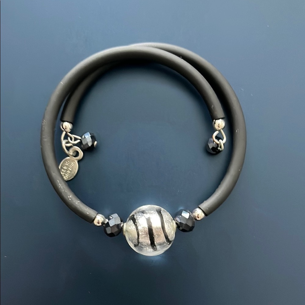 Moran Glass Elegant Black and Silver Bracelet